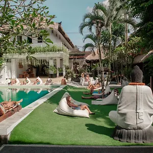 Puri Garden & Auberge de jeunesse